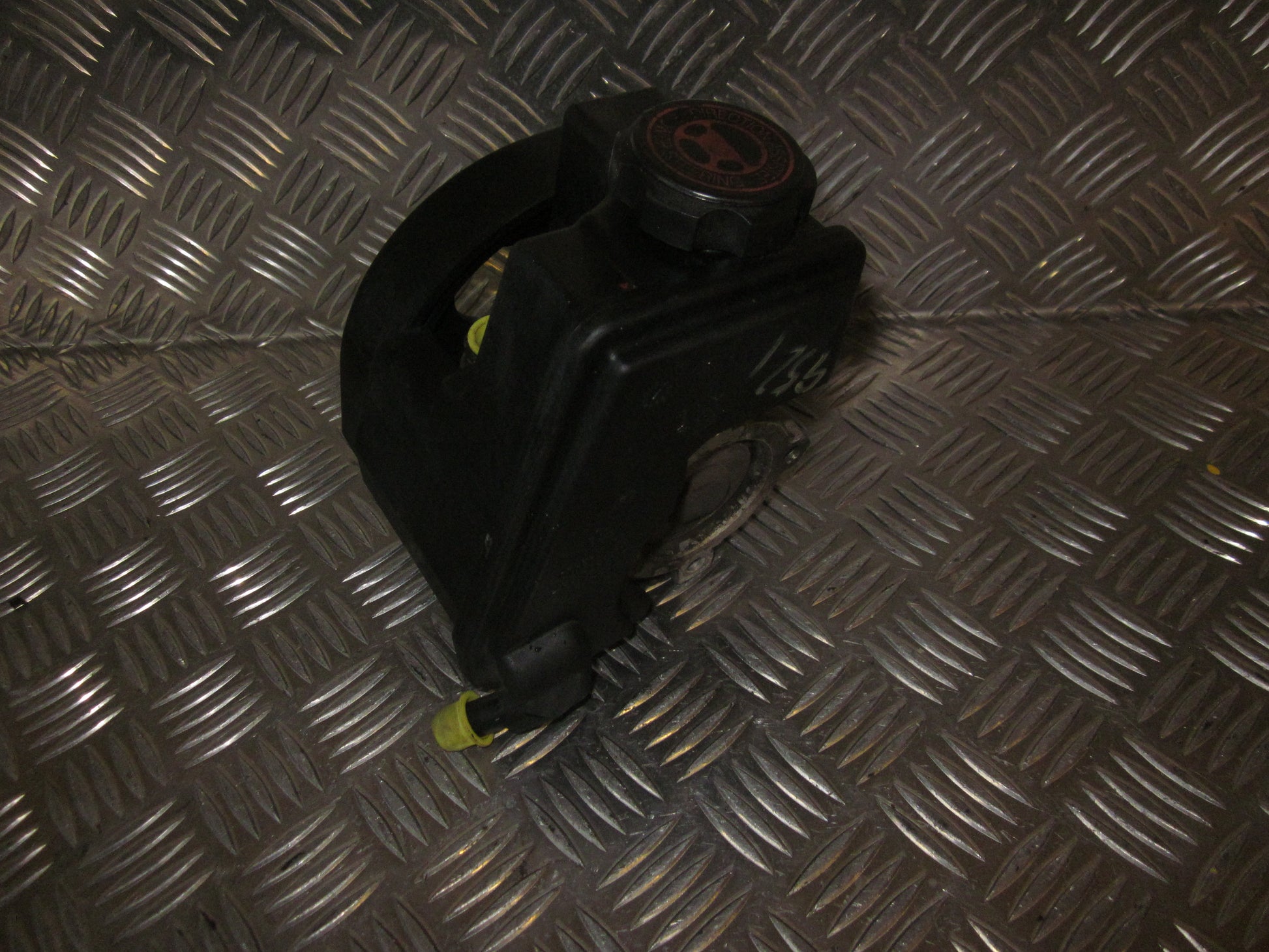 Peugeot 206 Servopumpe Med OEM Nr. 9631411580 Fra Peugeot Ophugger