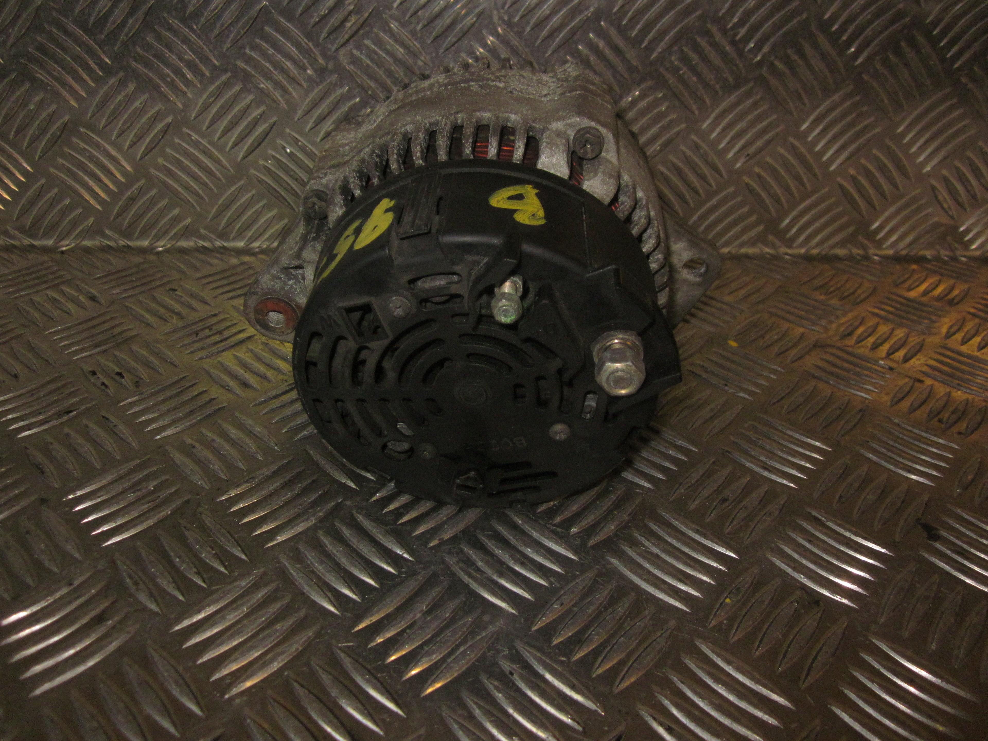 Audi 80/Cab Generator Med OEM Nr. 0120485047 Fra Audi Ophugger
