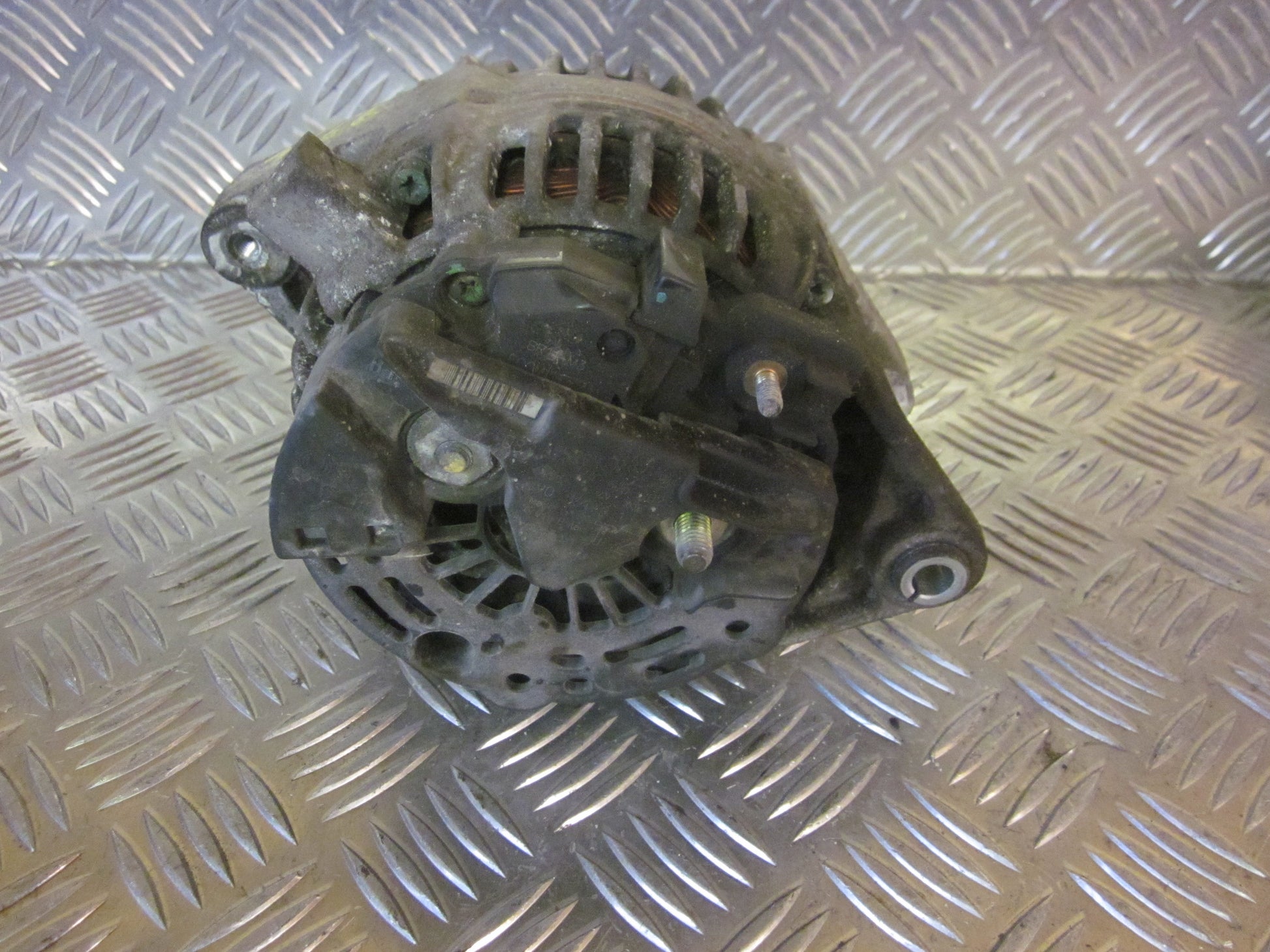 Opel Zafira A Generator Med OEM Nr. 0124415002 Fra Opel Ophugger
