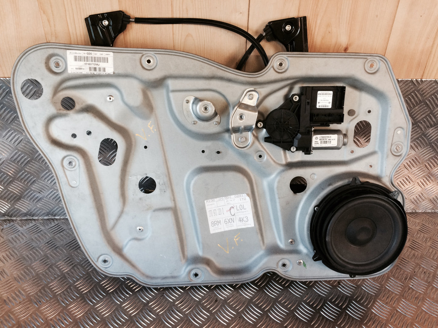 VW Touran 1T GP Rudemotor - Rudehejs Med OEM Nr. 1T0959701D Fra VW Ophugger