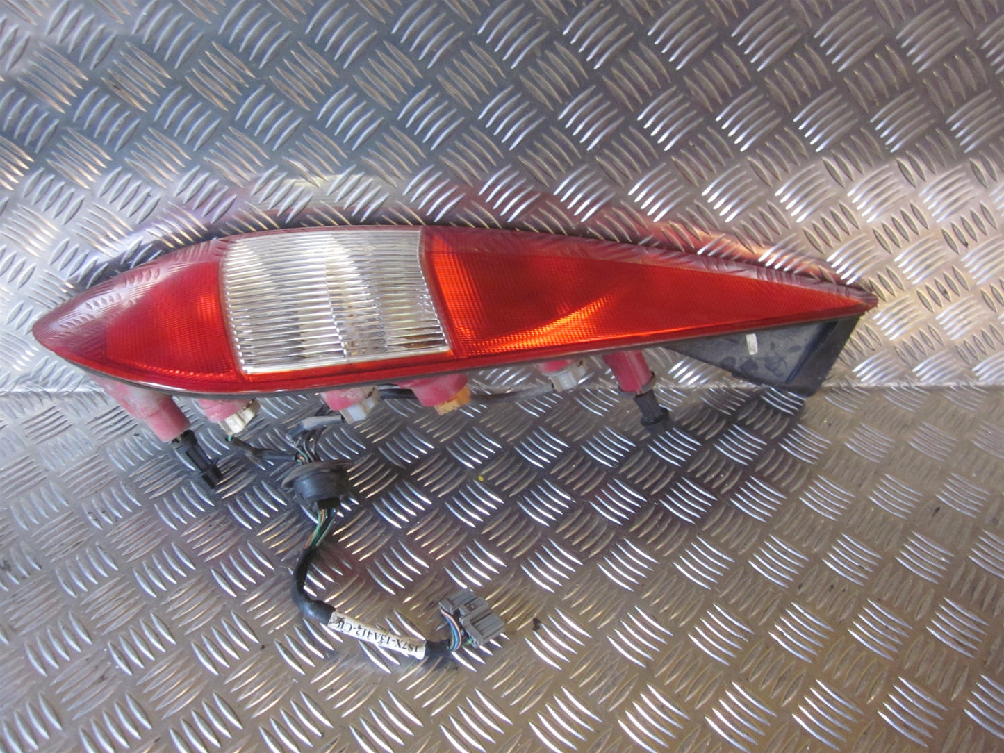 Ford Mondeo 3 Baglygte Med OEM Nr. Ophugger Fra Ford Ophugger