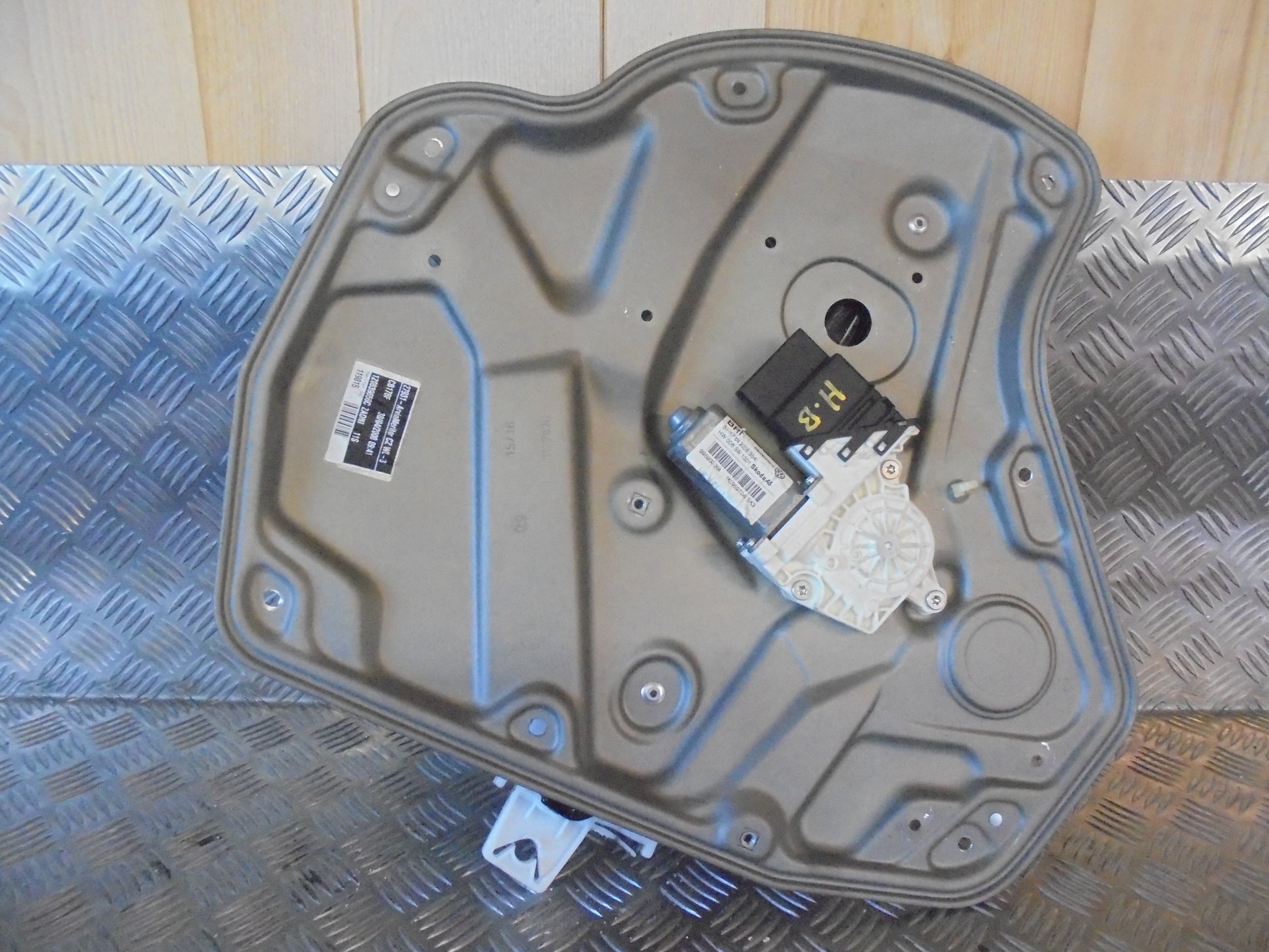 Skoda Octavia Dørlås Med OEM Nr. 7L0839016D Fra Skoda Ophugger