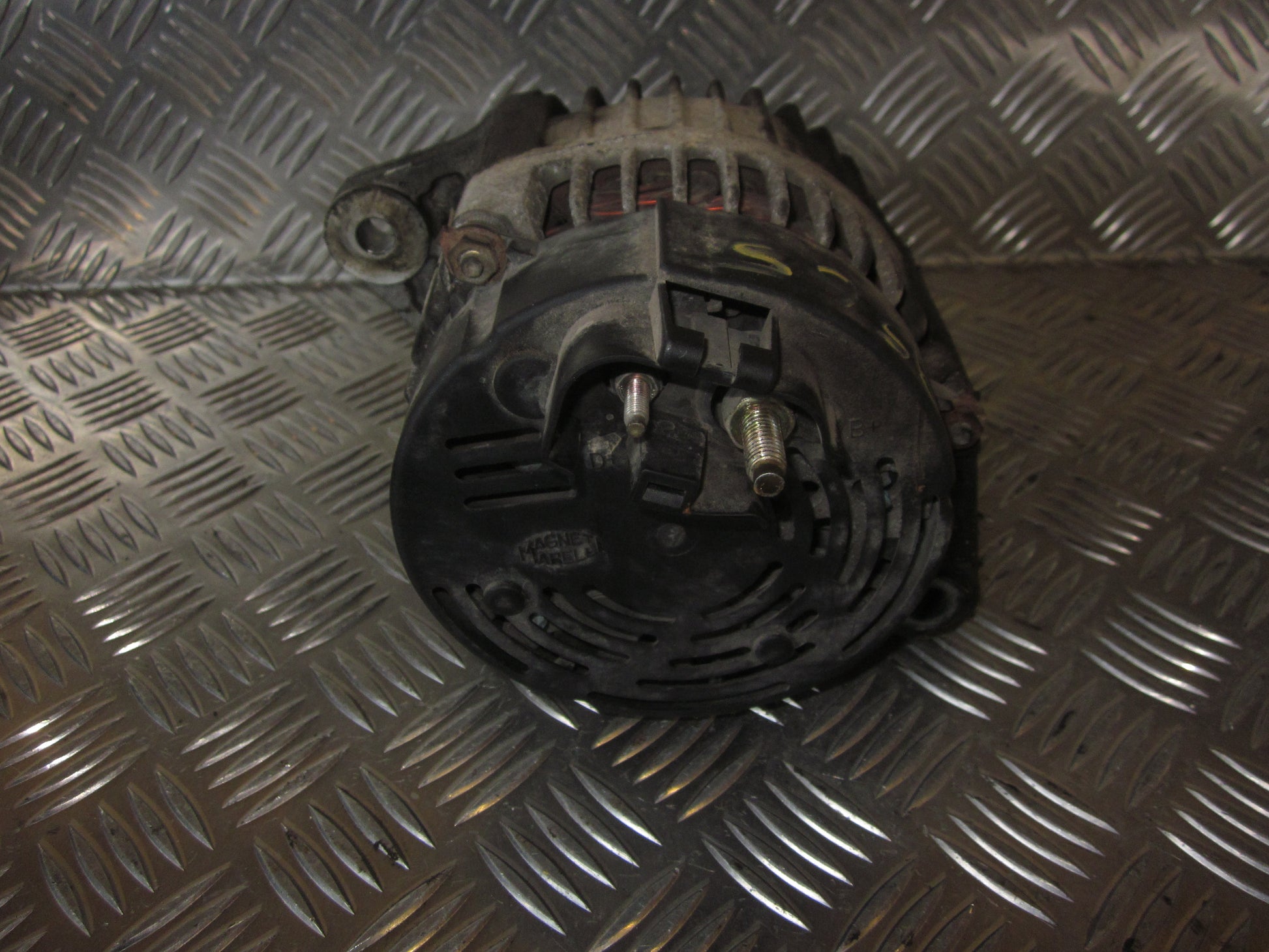 Alfa Romeo 156 Generator Med OEM Nr. 63321423 Fra Alfa Romeo Ophugger