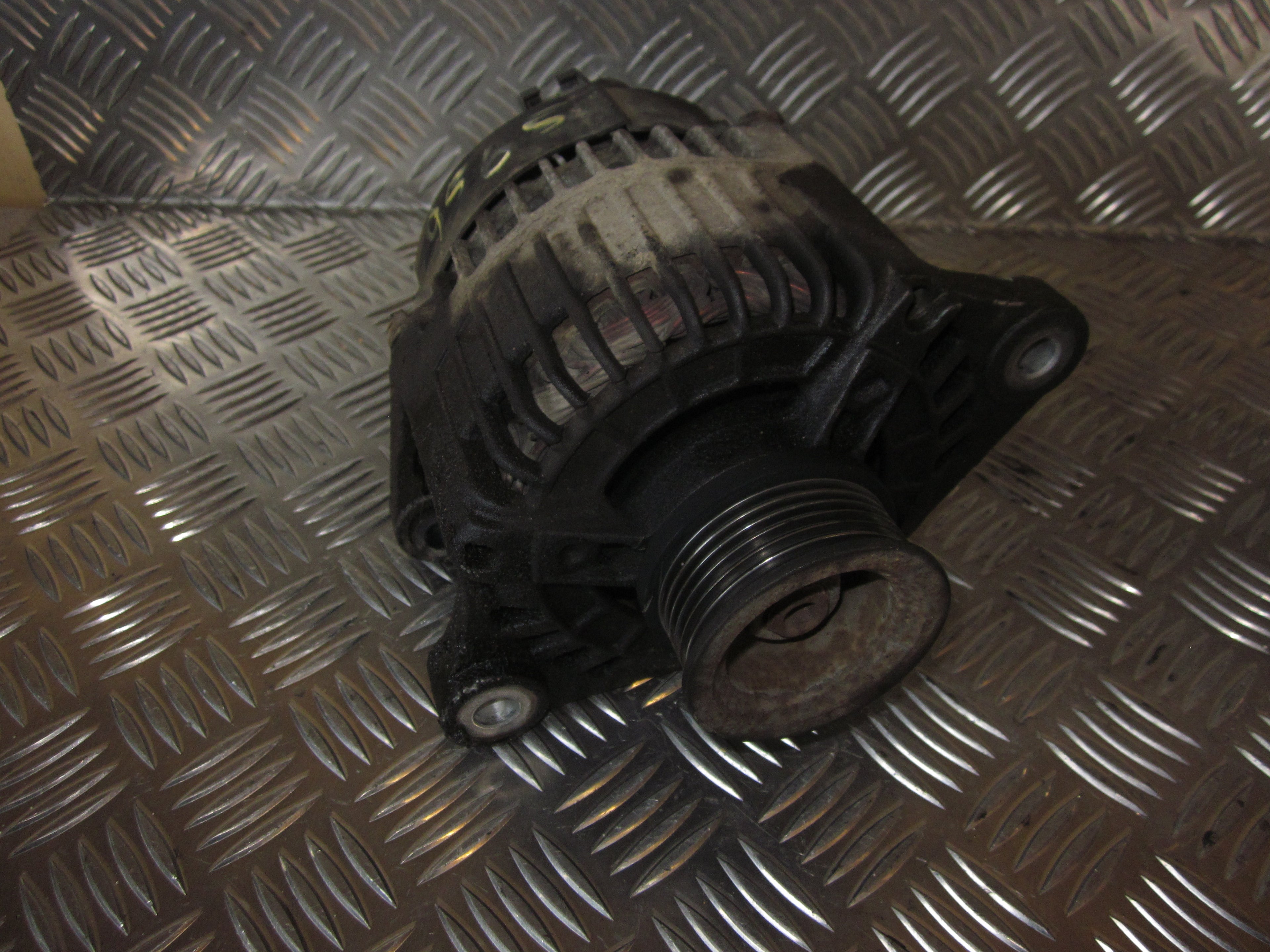 Alfa Romeo Alfa 156 Generator Med OEM Nr. 63321423 Fra Alfa Romeo Ophugger