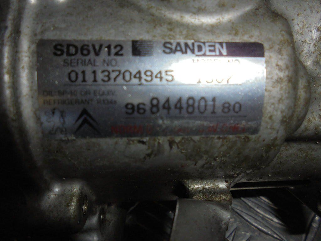 Peugeot 206+ Aircondition Pumpe Med OEM Nr. 9684480180 Fra Peugeot Ophugger