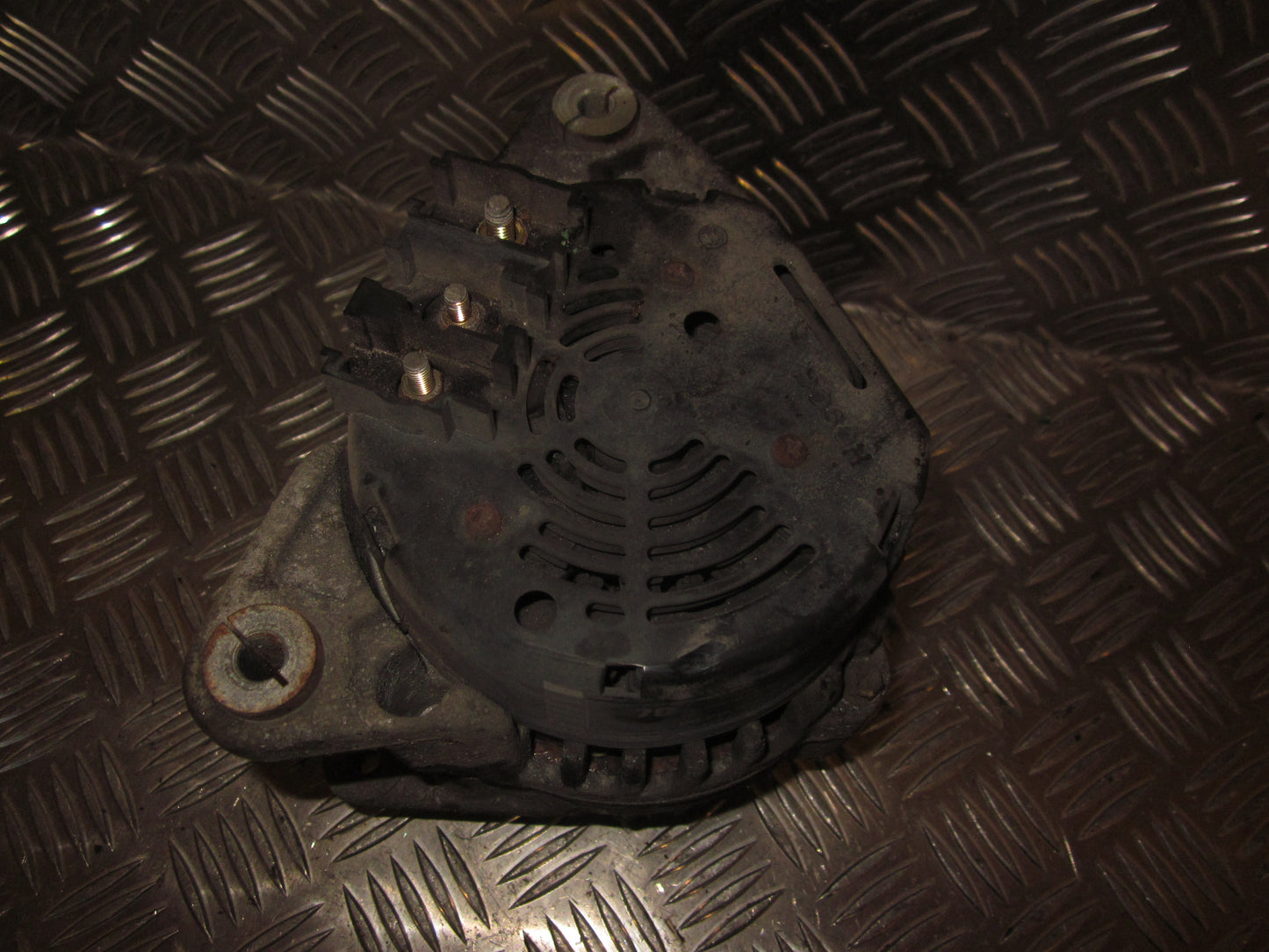 Ford Fiesta 4+5 Generator Med OEM Nr. 012331003 Fra Ford Ophugger