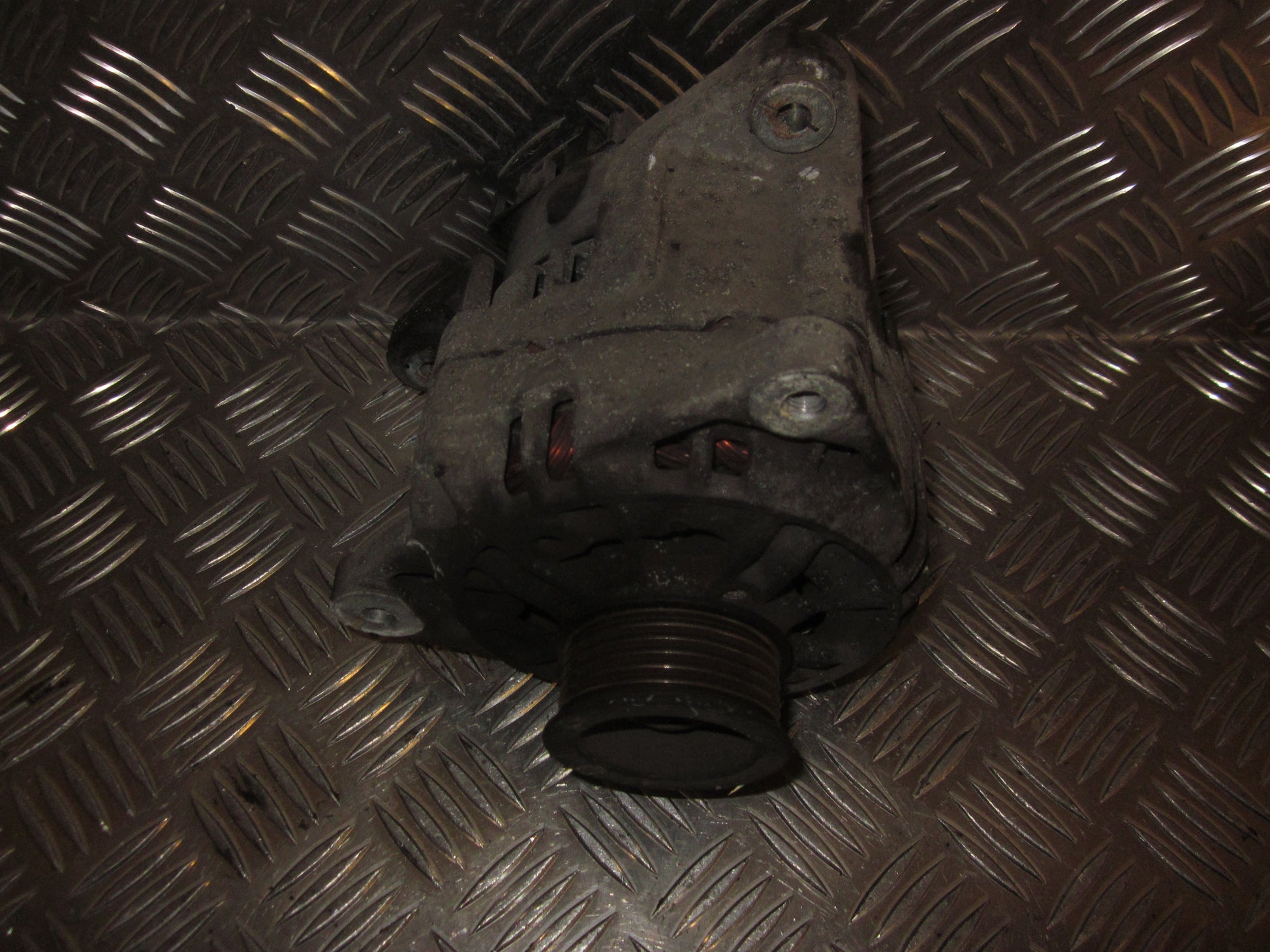 Ford Fiesta 4+5 Generator Med OEM Nr. 012331003 Fra Ford Ophugger