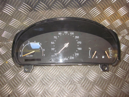 Saab 900 Instrument  Med OEM Nr. Ophugger Fra Saab Ophugger
