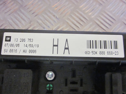 Opel Astra H Sikringsboks Med OEM Nr. Ophugger Fra Opel Ophugger