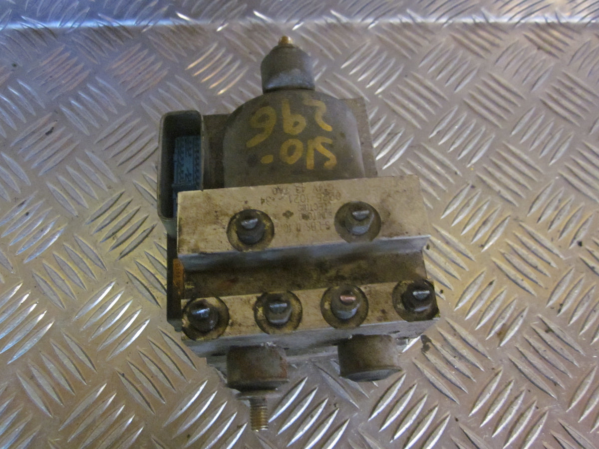 Mazda 626 Gf/Gw ABS Pumpe Med OEM Nr. G14V437A0 Fra Mazda Ophugger