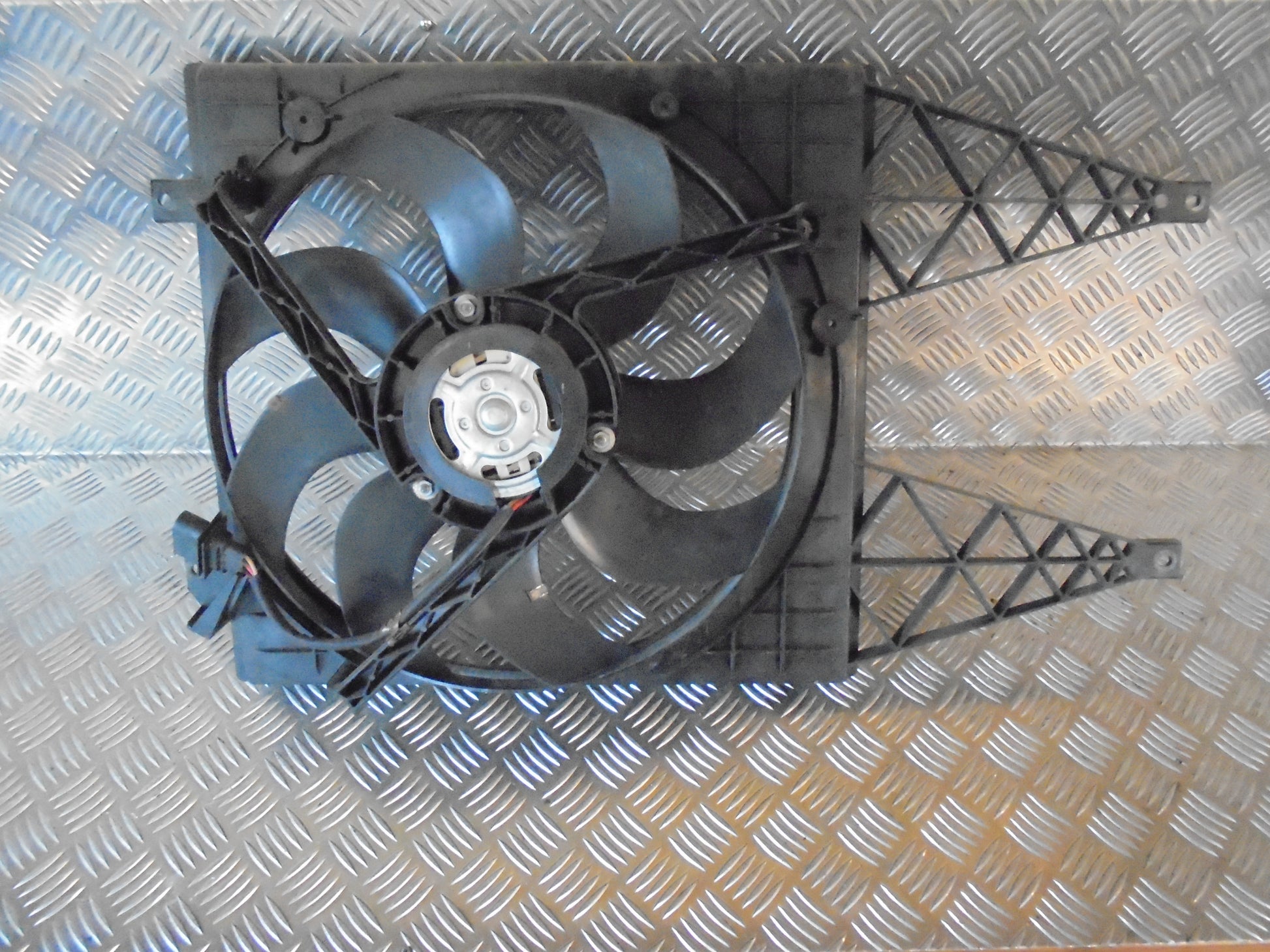 Skoda Fabia Kølerblæser El Med OEM Nr. 6Q0050455AE Fra Skoda Ophugger