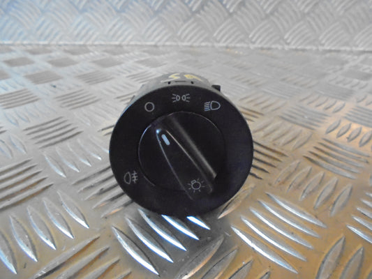 Skoda Fabia Kontakt Lys Med OEM Nr. 3B0941531B Fra Skoda Ophugger