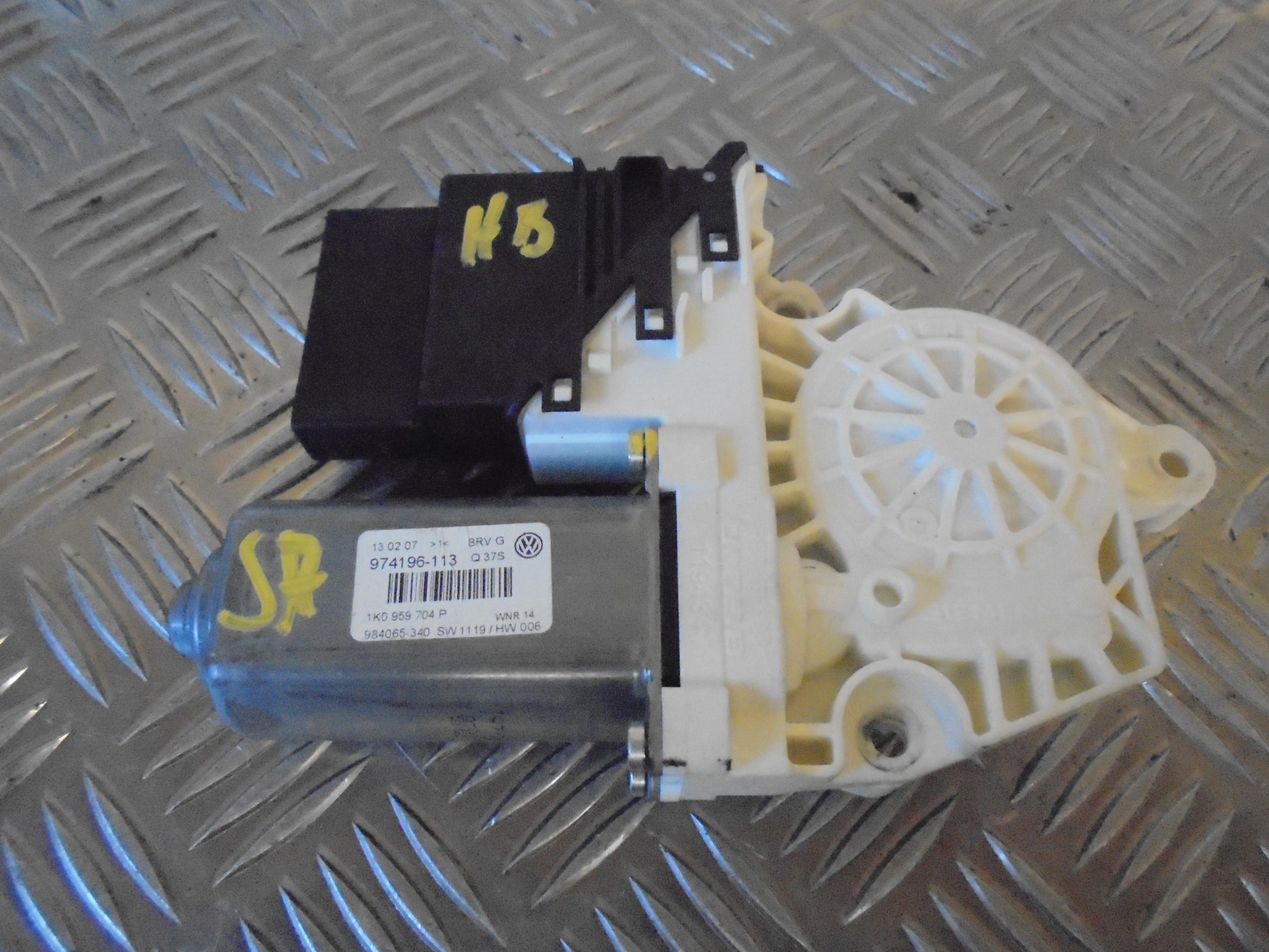 VW Passat 3C Rudemotor - Rudehejs Med OEM Nr. Ophugger Fra VW Ophugger