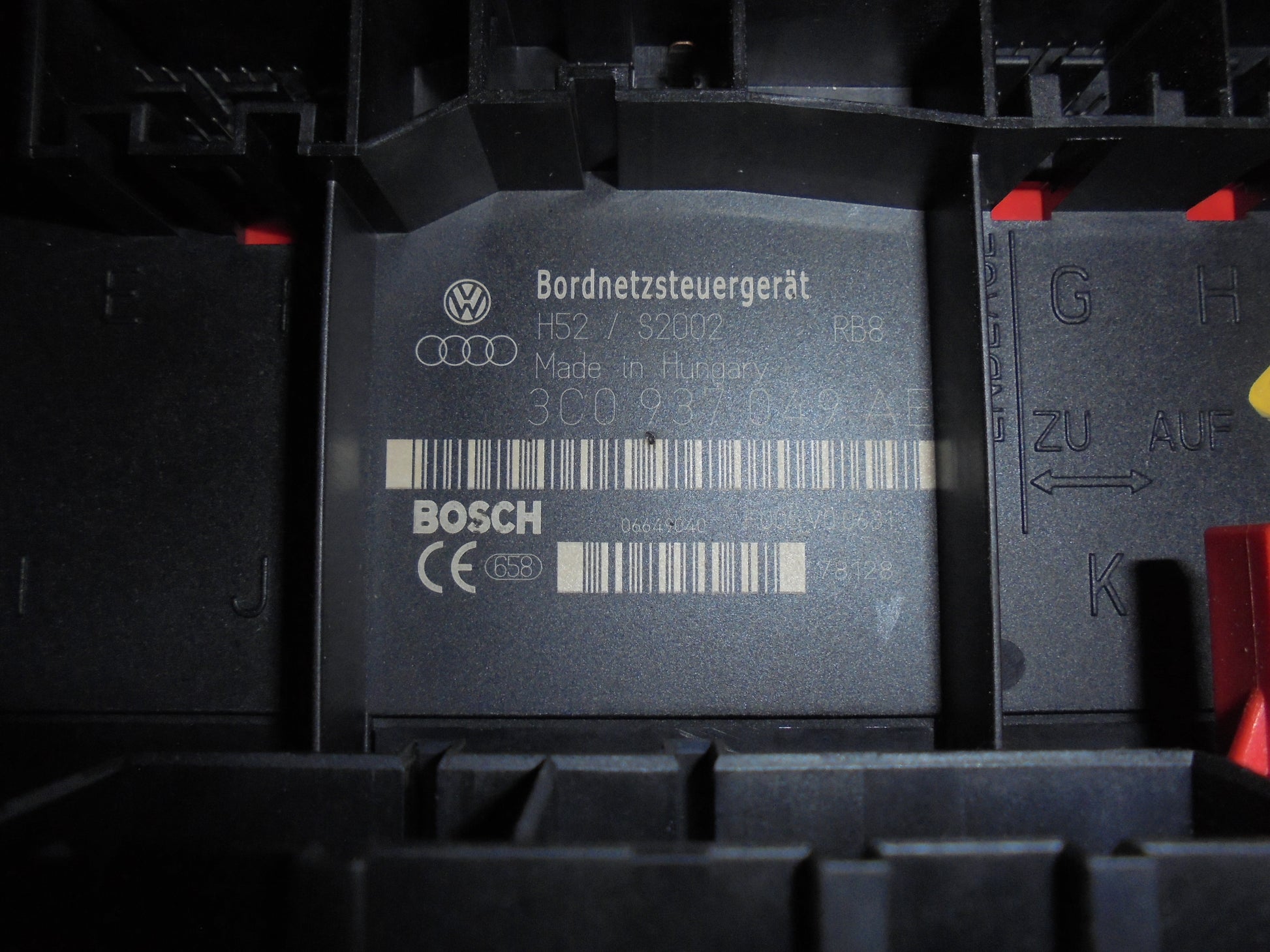 VW Passat 3C Sikringsboks Med OEM Nr. Ophugger Fra VW Ophugger