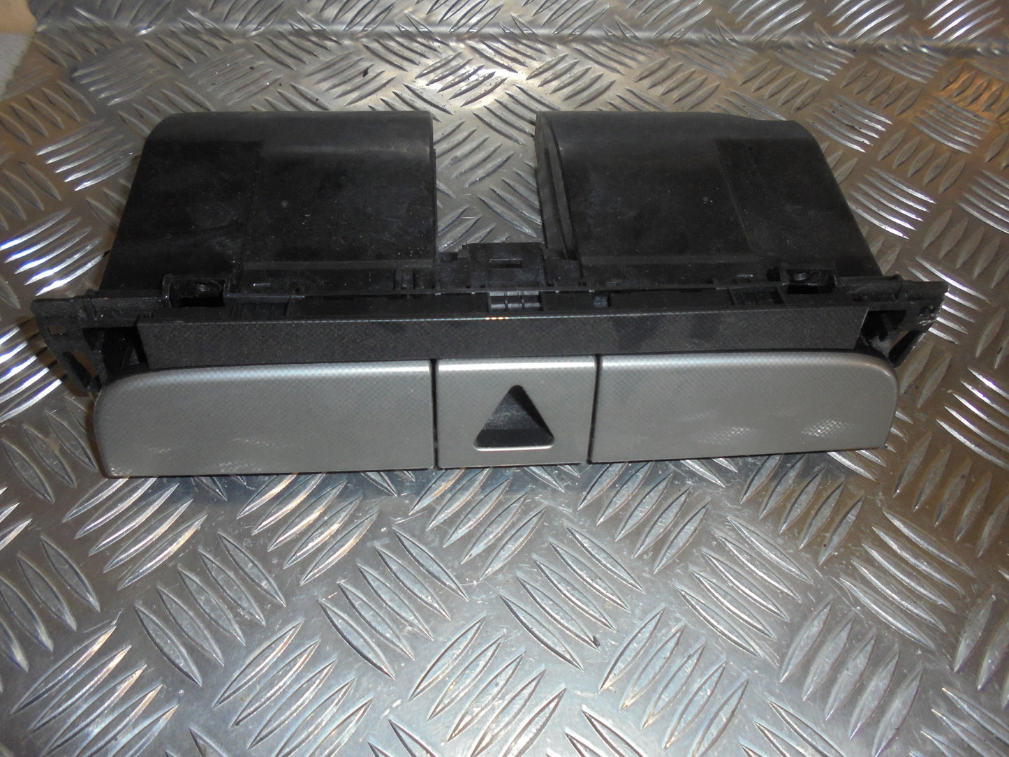 VW Passat 3C Kopholder Med OEM Nr. Ophugger Fra VW Ophugger