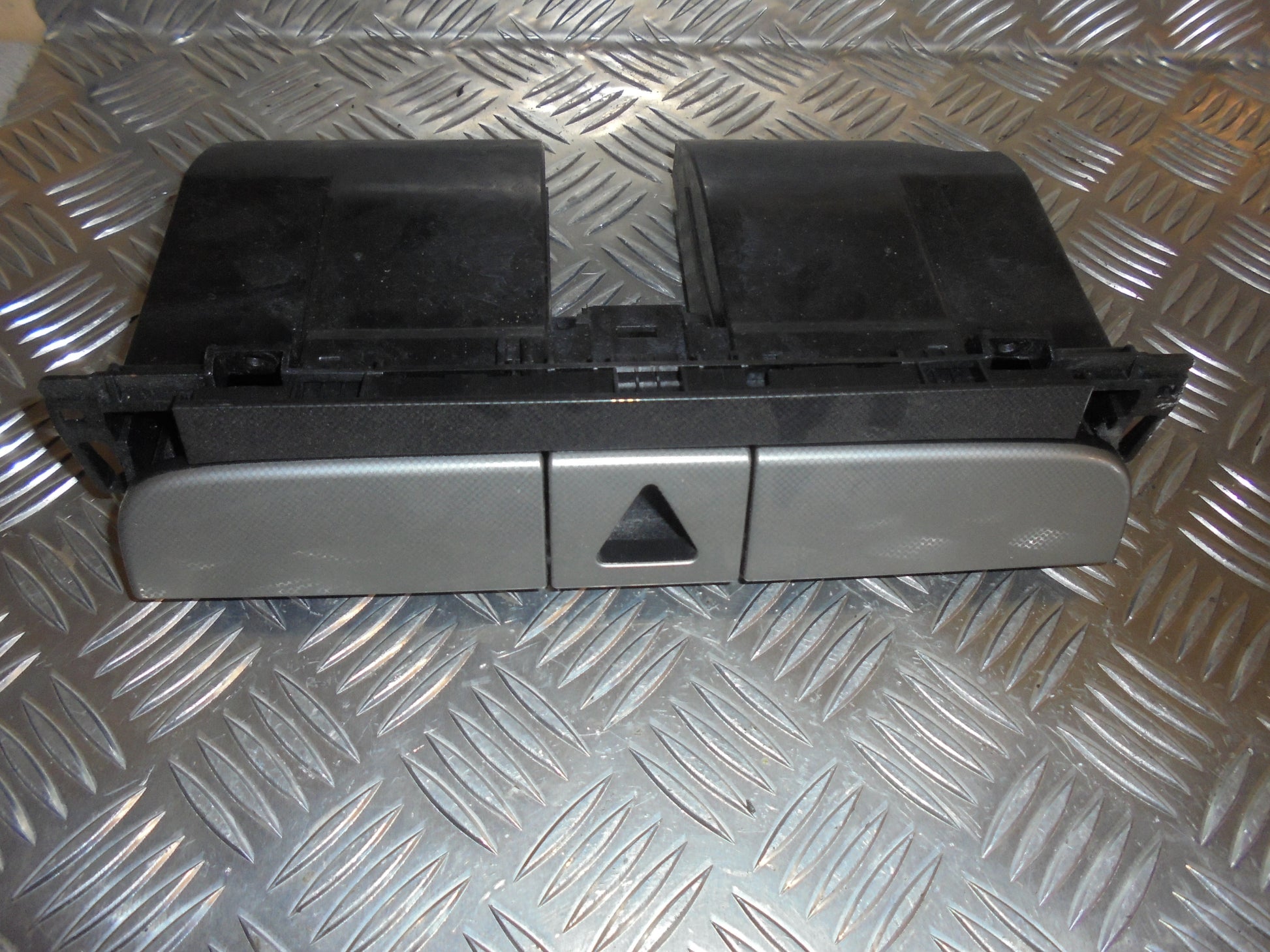 VW Passat 3C Kopholder Med OEM Nr. Ophugger Fra VW Ophugger