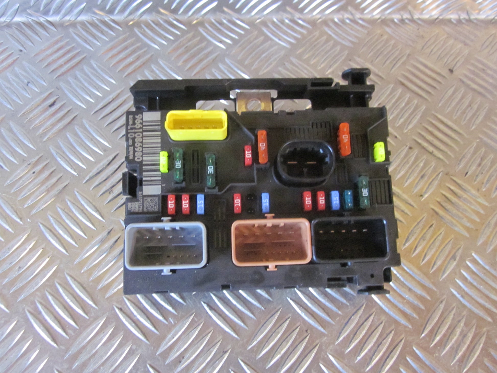 Peugeot 207 Sikringsboks Med OEM Nr. 9661086980 Fra Peugeot Ophugger