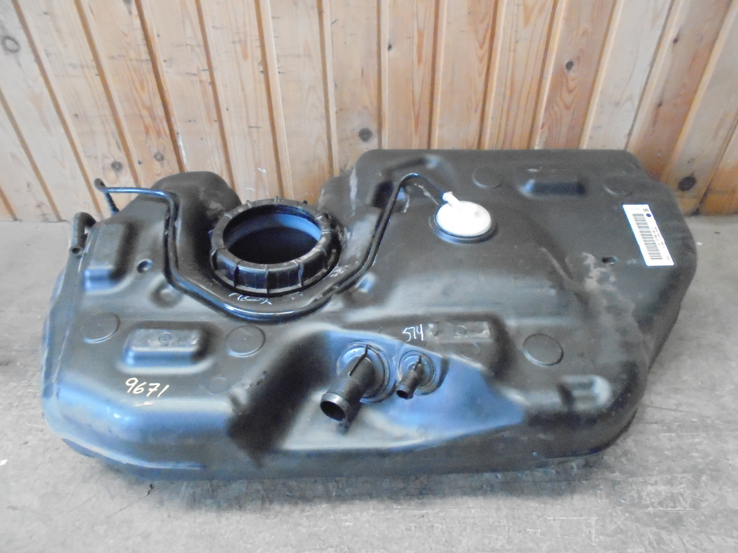 Ford Fiesta 7 Tank Med OEM Nr. Ophugger Fra Ford Ophugger