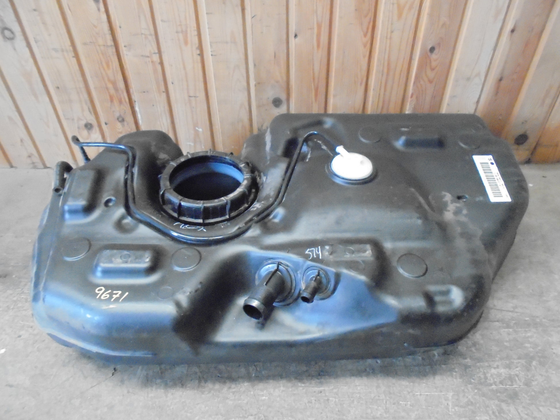 Ford Fiesta 7 Tank Med OEM Nr. Ophugger Fra Ford Ophugger