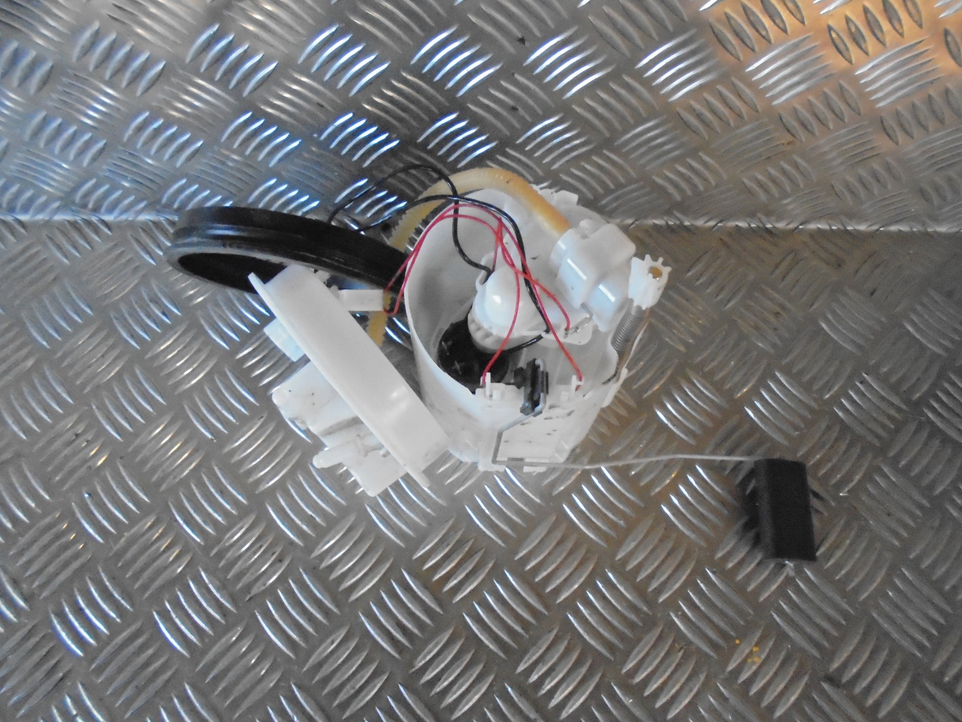 Ford Fiesta 7 Benz/Brændstofpumpe El Med OEM Nr. Ophugger Fra Ford Ophugger