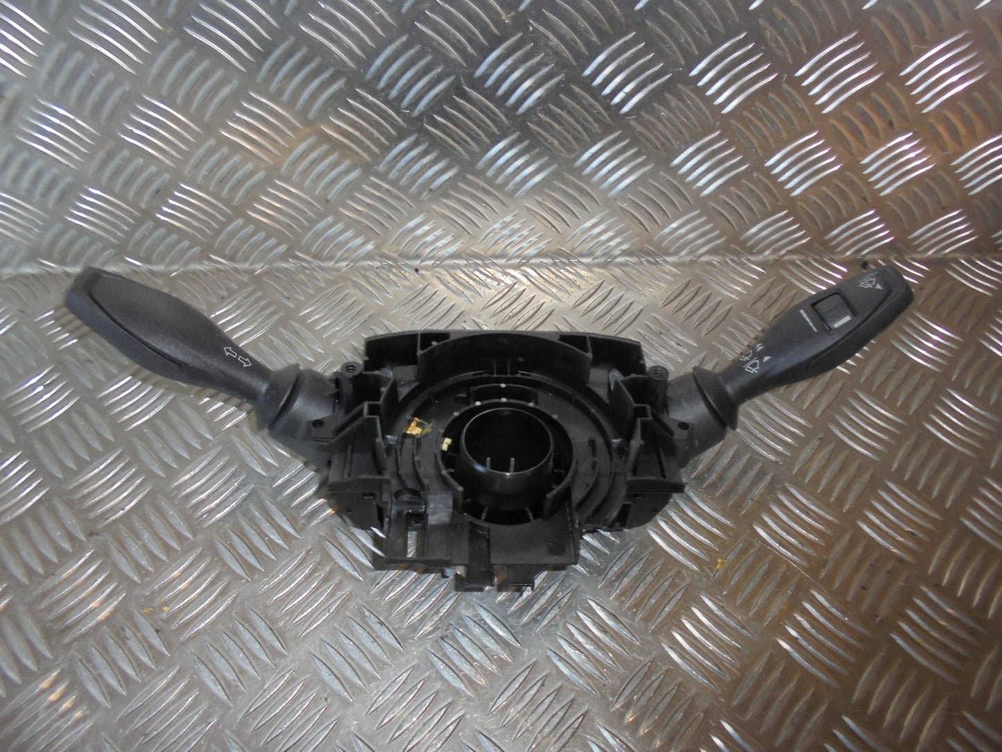 Ford Fiesta 7 Kontakt Combi Med OEM Nr. Ophugger Fra Ford Ophugger