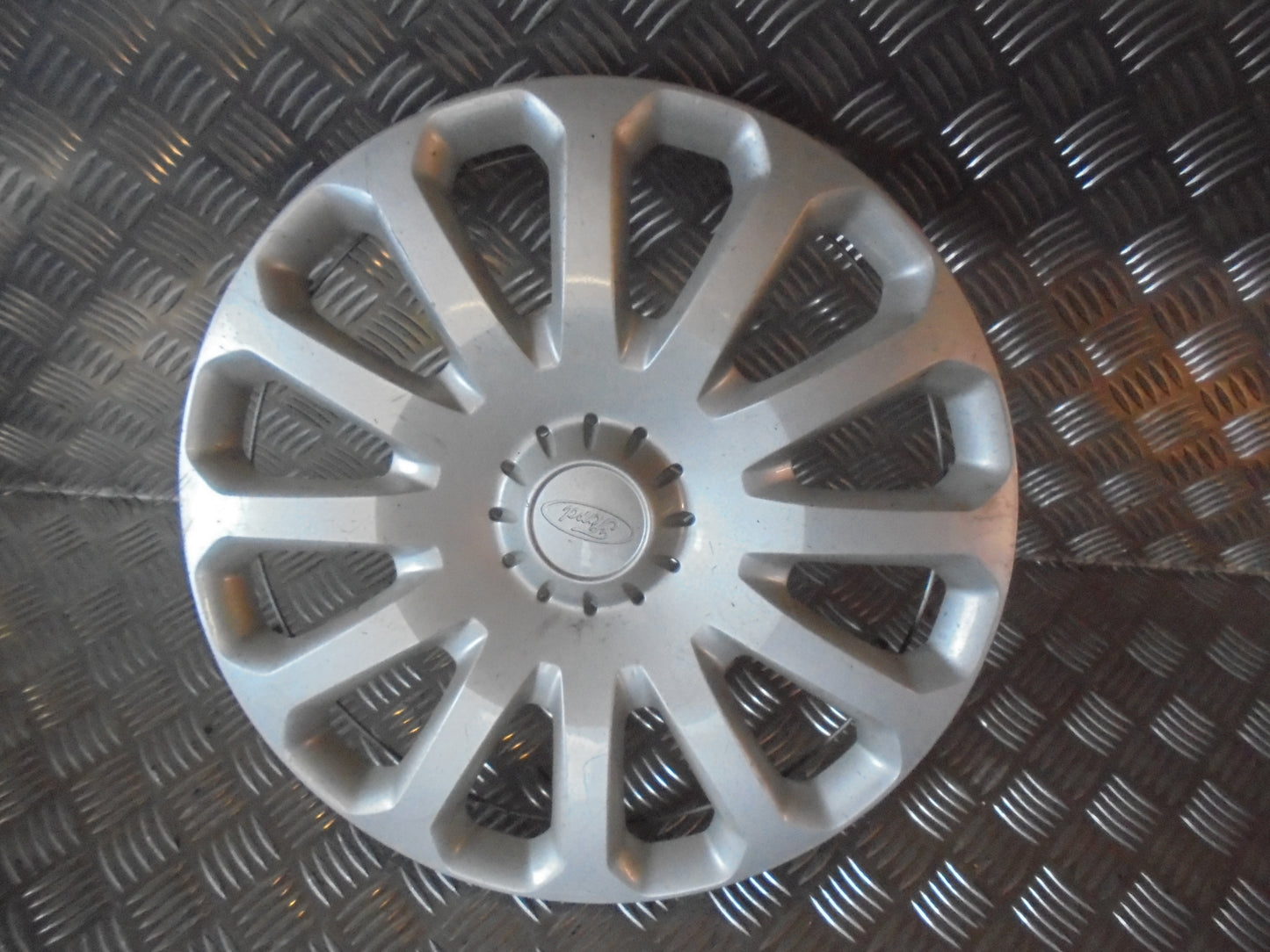 Ford Fiesta 7 Navkapsel Med OEM Nr. Ophugger Fra Ford Ophugger