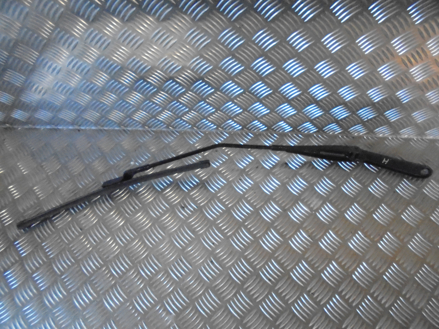 Ford Fiesta 7 Viskerarm Med OEM Nr. Ophugger Fra Ford Ophugger