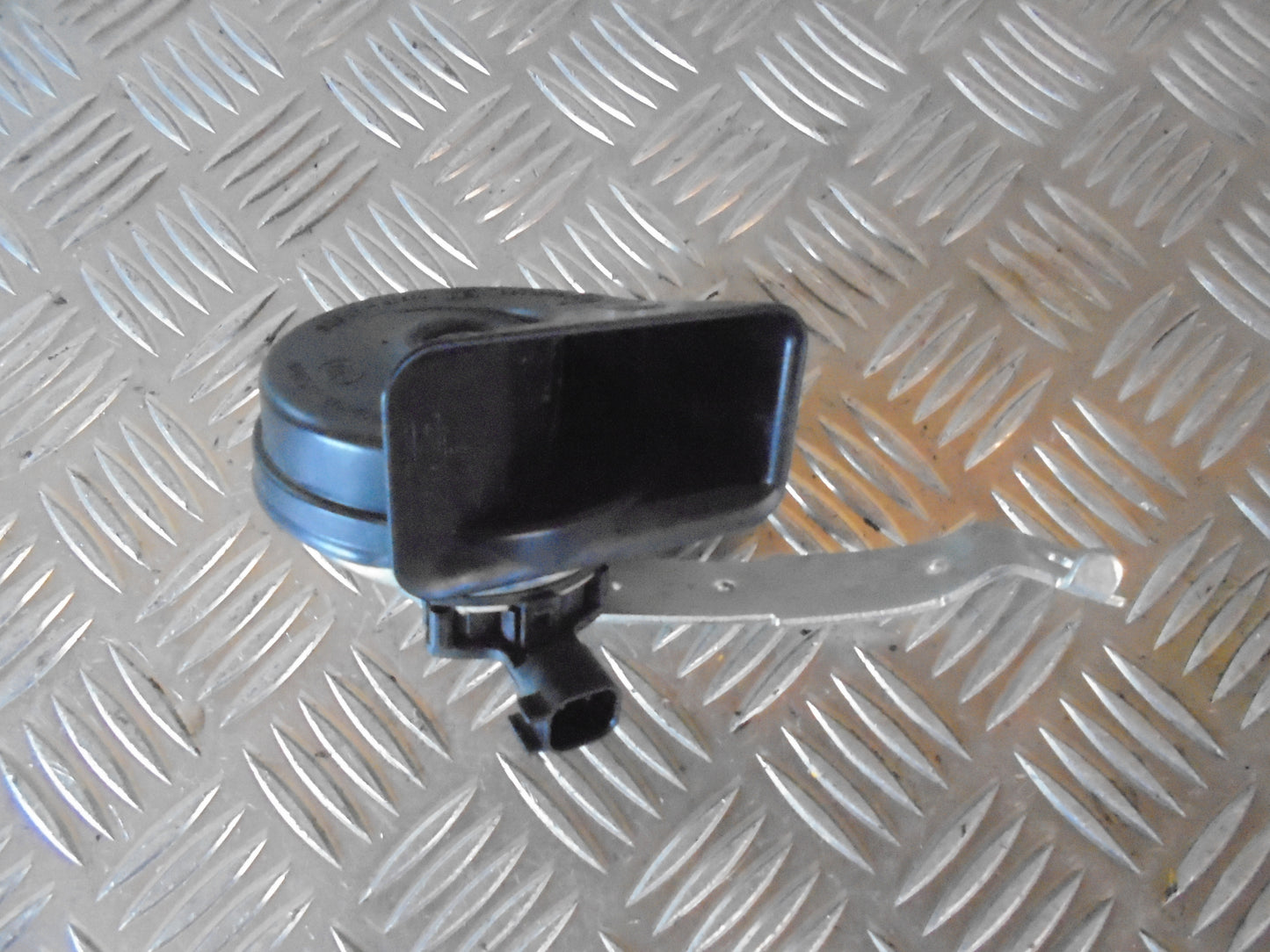 Ford Fiesta 7 Horn Med OEM Nr. Ophugger Fra Ford Ophugger