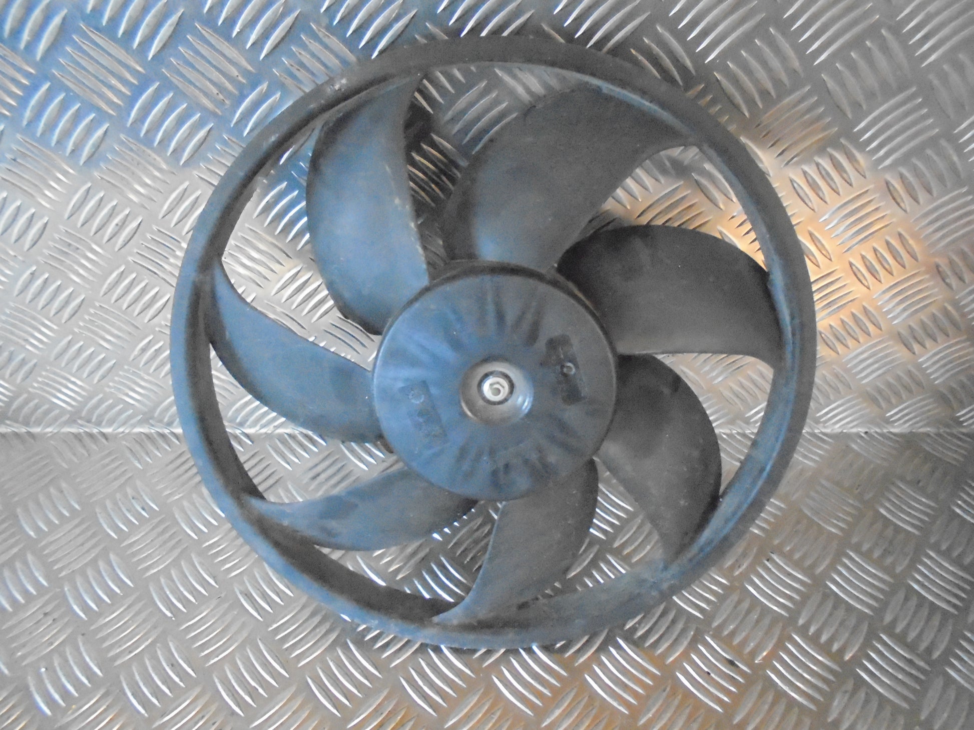 Ford Fiesta 7 Kølerblæser El Med OEM Nr. Ophugger Fra Ford Ophugger