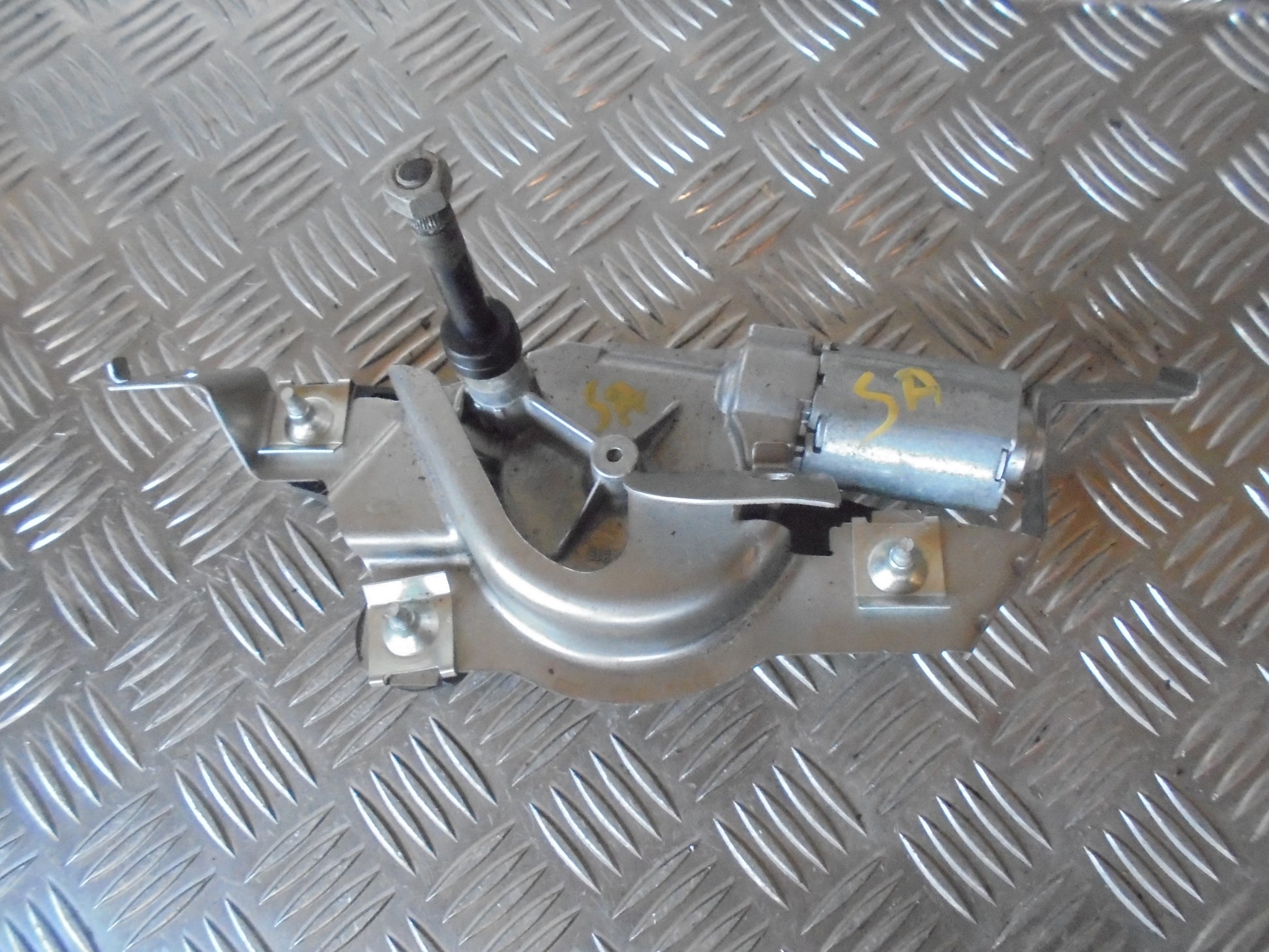 Ford Fiesta 7 Bagrudevisker Motor Med OEM Nr. Ophugger Fra Ford Ophugger