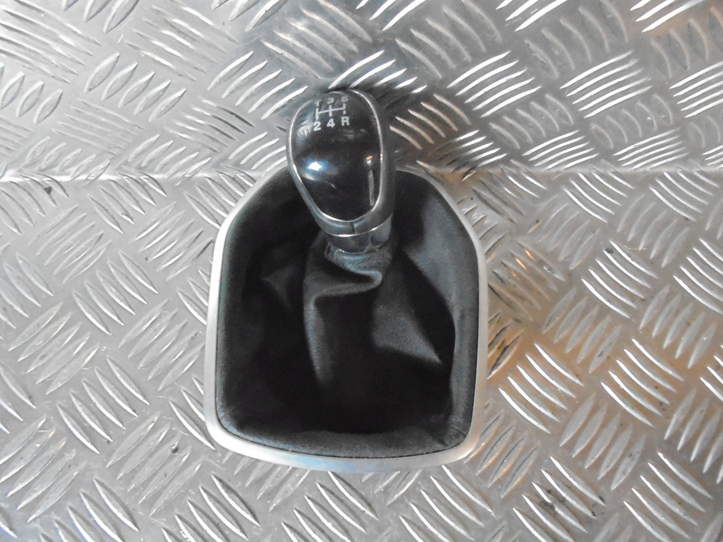 Ford Fiesta 7 Gearmanchet Med OEM Nr. Ophugger Fra Ford Ophugger