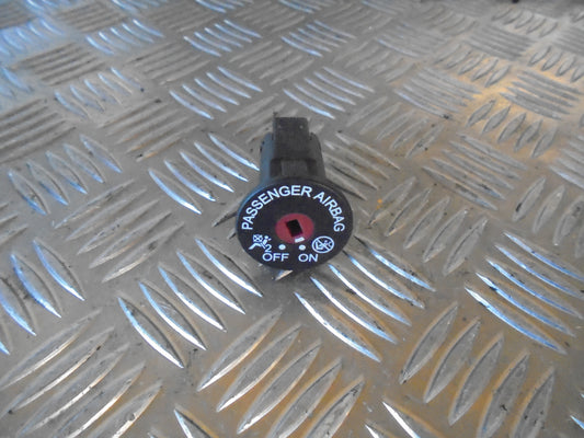 Ford Fiesta 7 Kontakt Diverse Med OEM Nr. Ophugger Fra Ford Ophugger