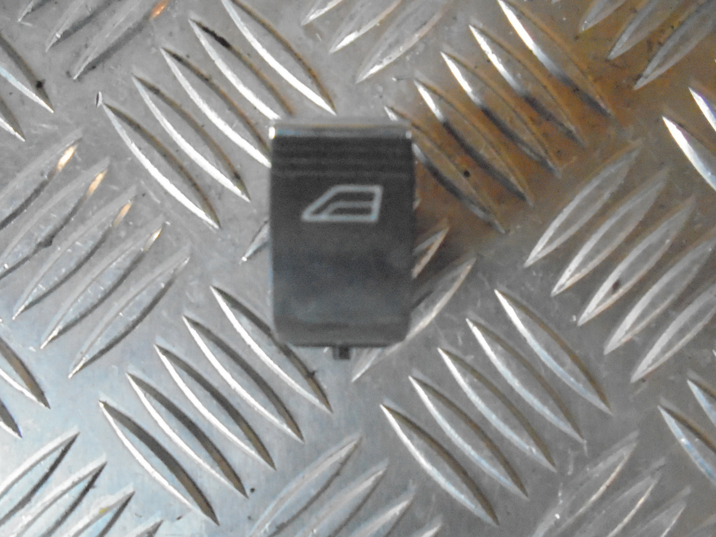 Ford Fiesta 7 Kontakt Rudehejs Med OEM Nr. Ophugger Fra Ford Ophugger