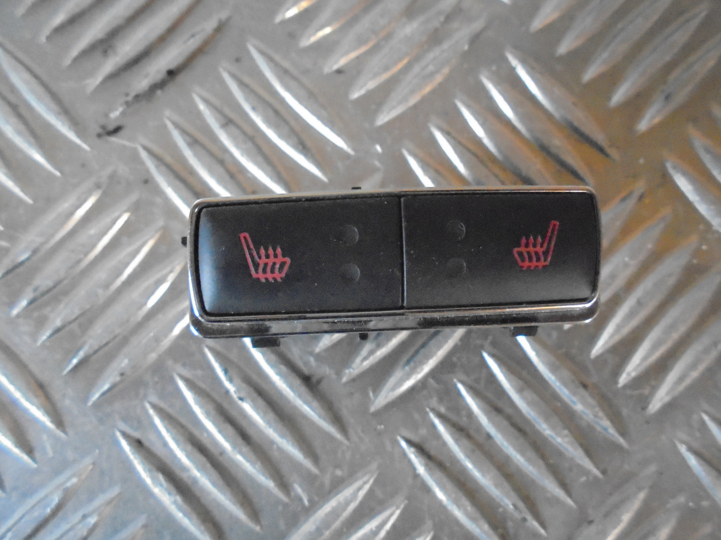 Ford Fiesta 7 Kontakt Sædevarme Med OEM Nr. 6706942 Fra Ford Ophugger