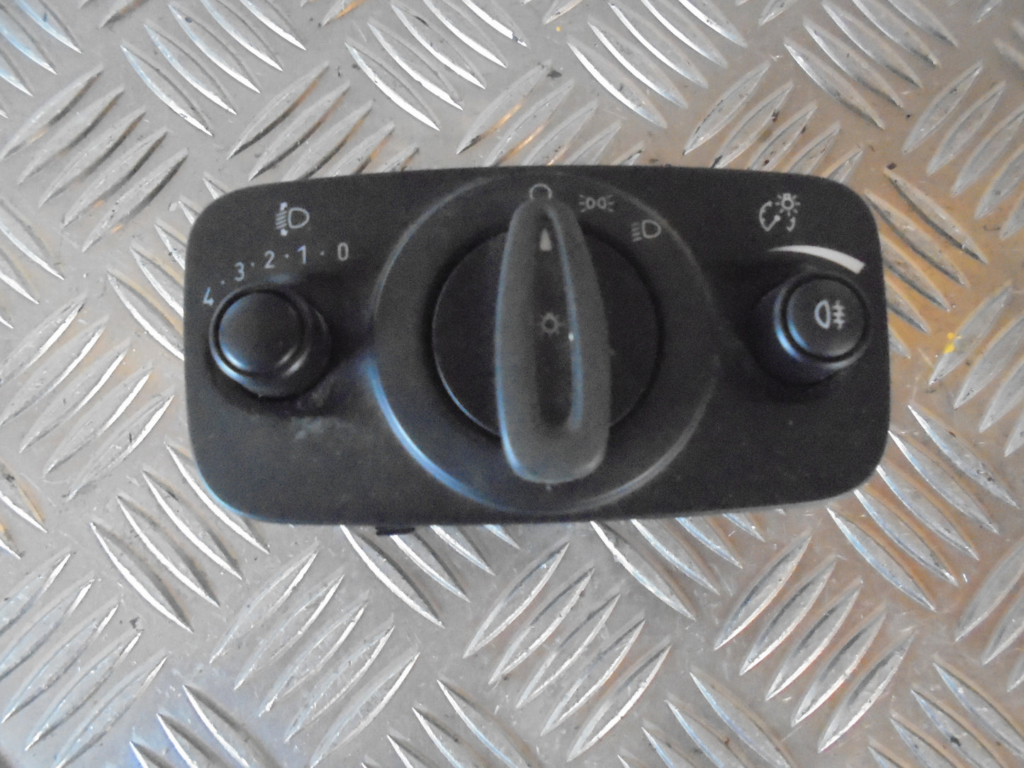 Ford Fiesta 7 Kontakt Lys Med OEM Nr. Ophugger Fra Ford Ophugger