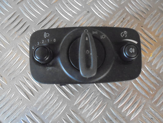 Ford Fiesta 7 Kontakt Lys Med OEM Nr. Ophugger Fra Ford Ophugger