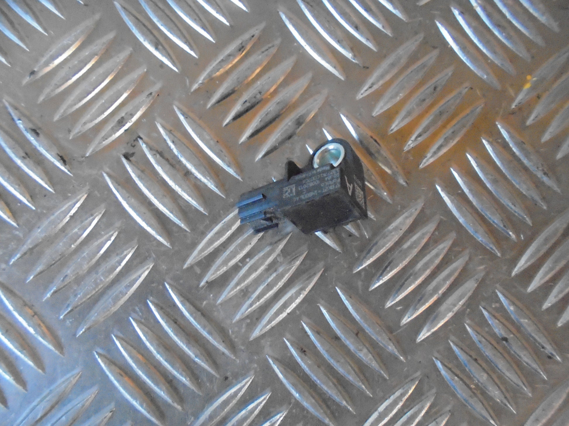 Ford Fiesta 7 Airbag Føler Med OEM Nr. Ophugger Fra Ford Ophugger