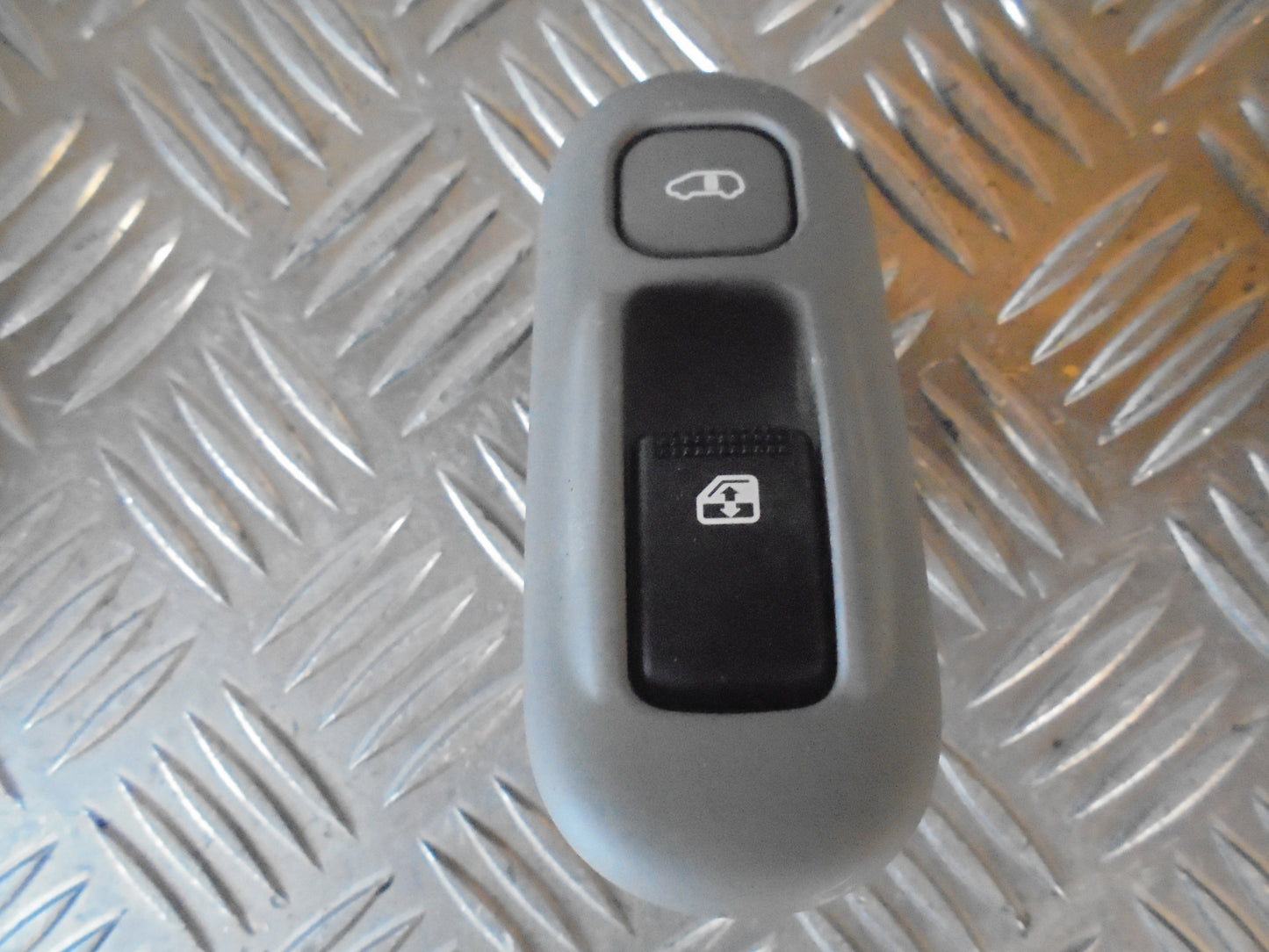 Kia Carnival Kontakt Rudehejs Med OEM Nr. 935804D801KS Fra Kia Ophugger