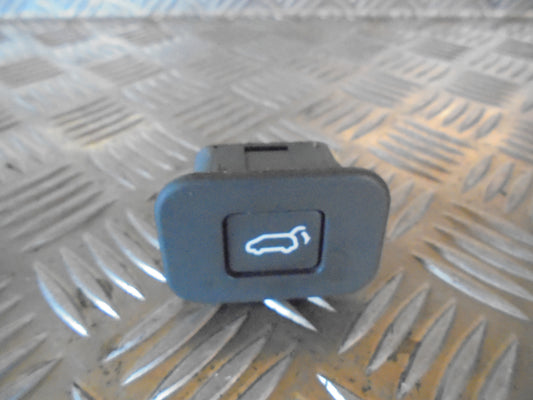 Kia Carnival Kontakt Diverse Med OEM Nr. Ophugger Fra Kia Ophugger