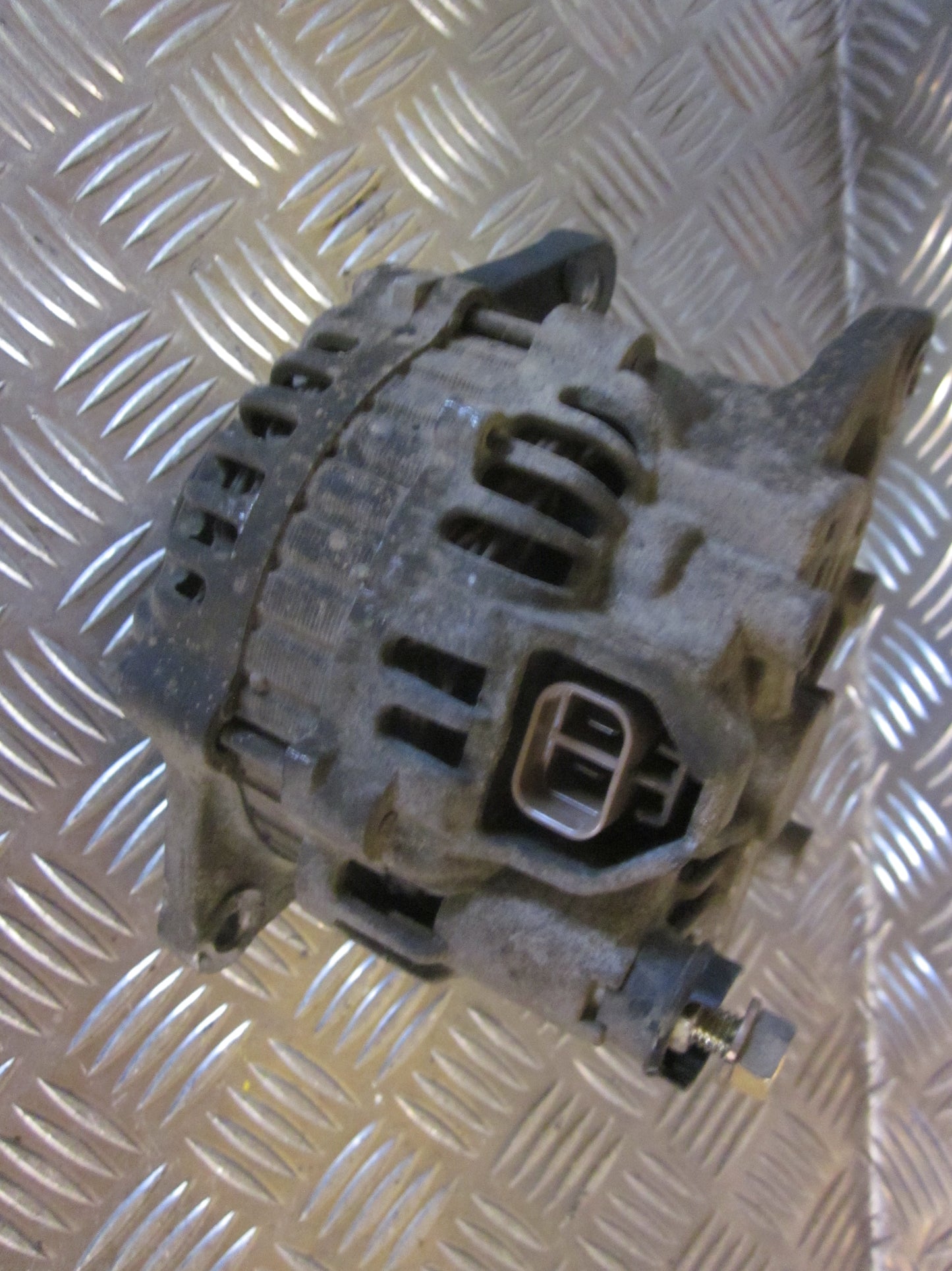 Mazda 323 F 5D BJ14 Generator Med OEM Nr. A2TB0091A Fra Mazda Ophugger