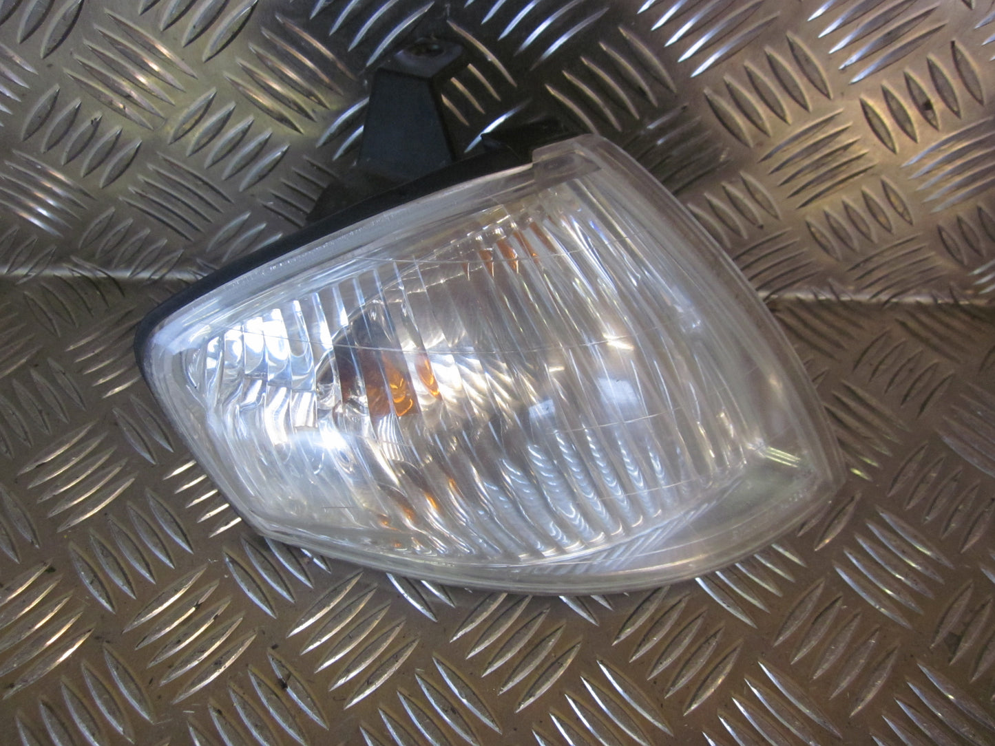 Mazda 323 F 5D BJ14 Blinklygte For Med OEM Nr. Ophugger Fra Mazda Ophugger