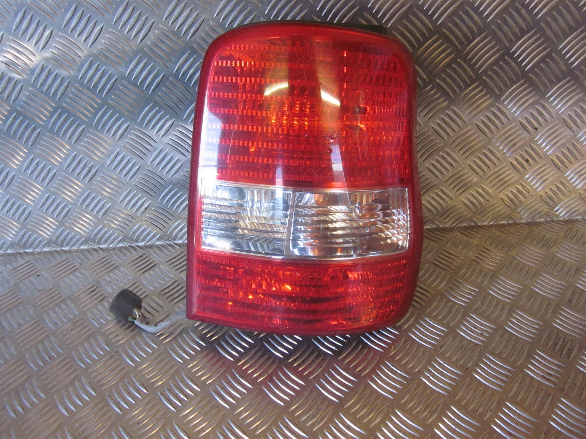 Kia Carnival Baglygte Med OEM Nr. Ophugger Fra Kia Ophugger