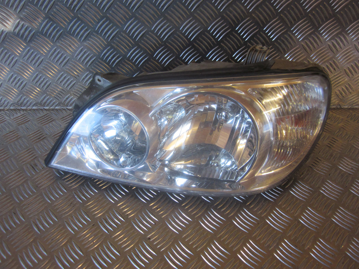 Kia Carnival Forlygte Med OEM Nr. 0K54E51040A Fra Kia Ophugger