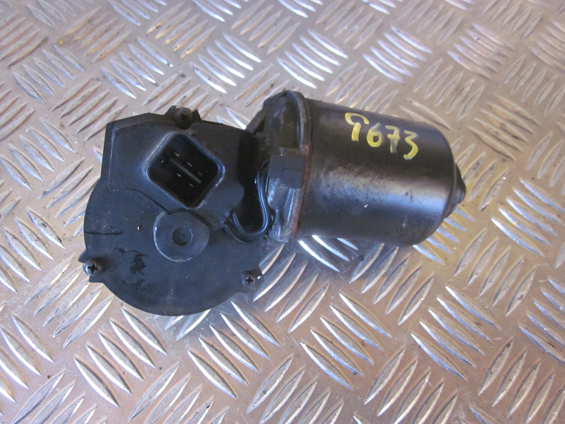 Kia Carnival Viskermotor Med OEM Nr. Ophugger Fra Kia Ophugger
