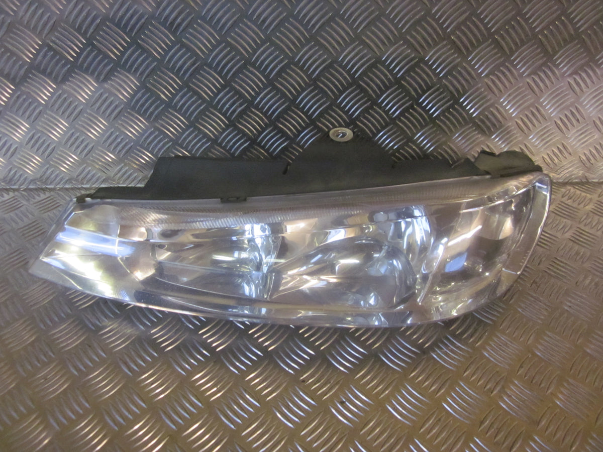 Peugeot 406 Forlygte Med OEM Nr. 6204V2 Fra Peugeot Ophugger