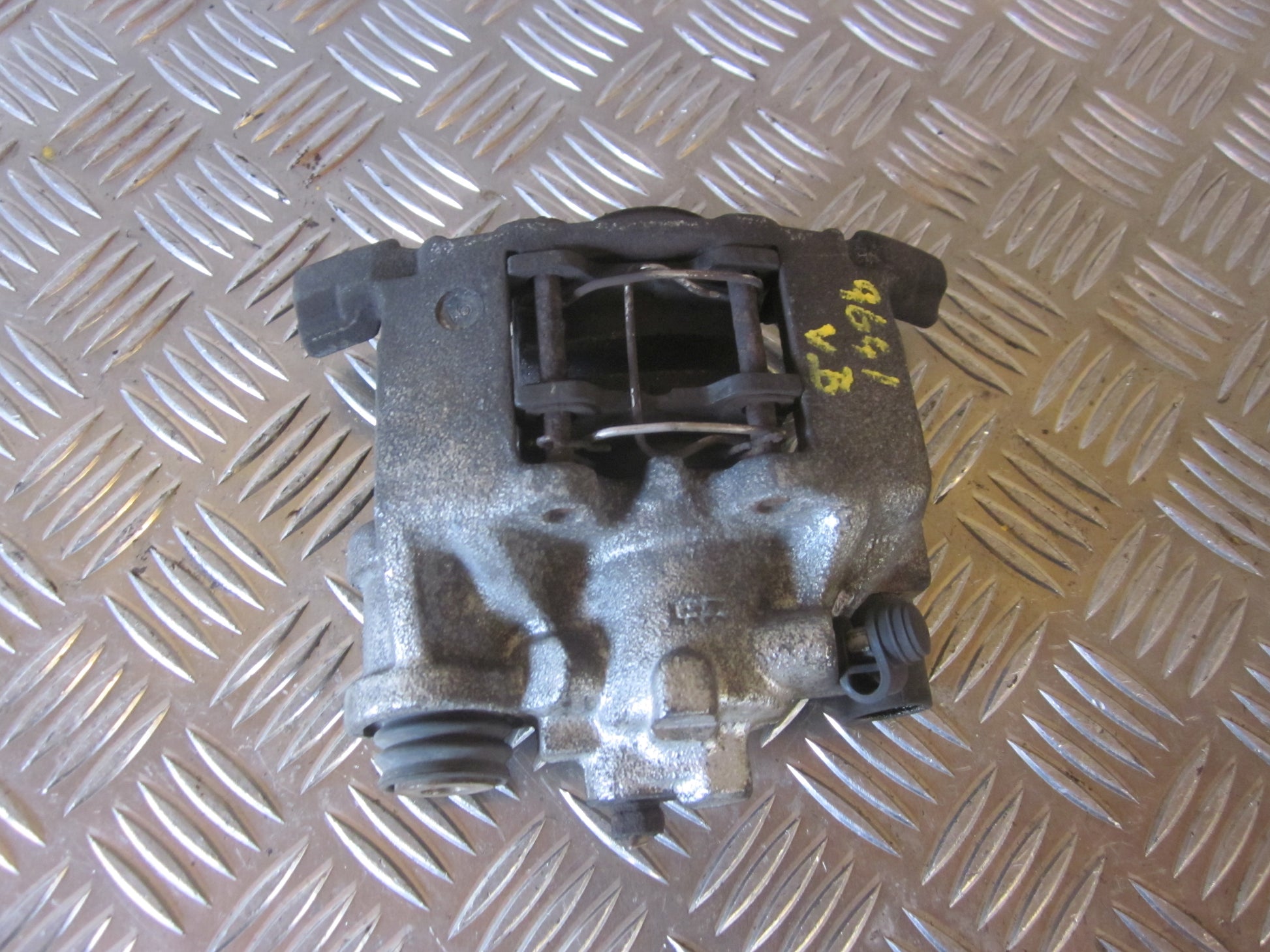 Peugeot 406 Bremsekaliber VB Med OEM Nr. Ophugger Fra Peugeot Ophugger