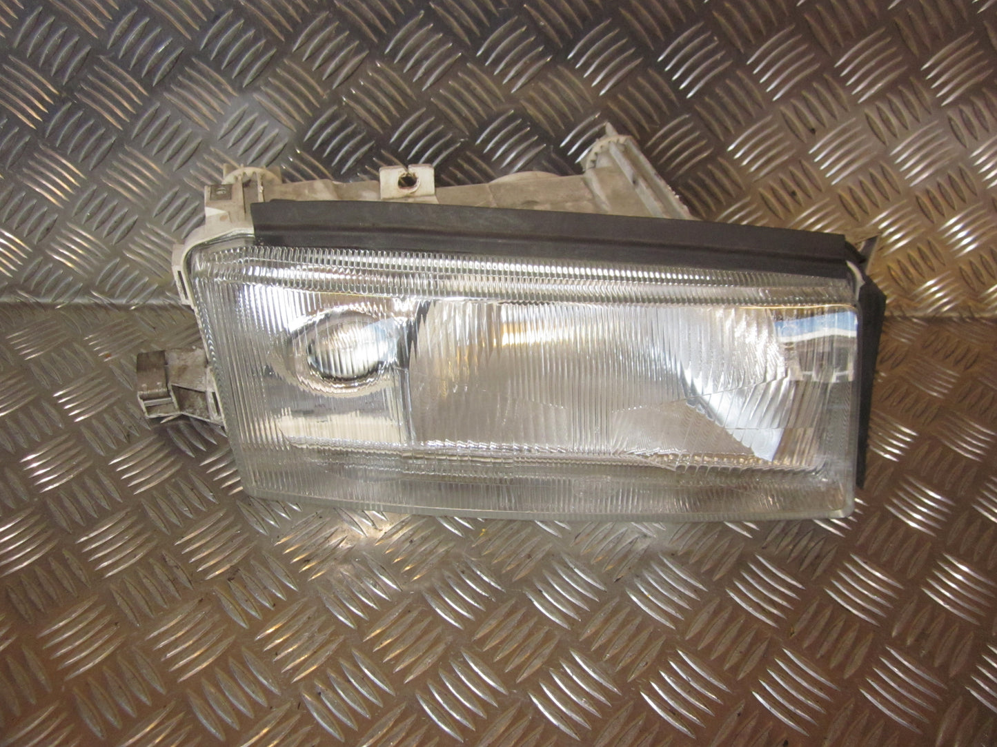 Skoda Octavia Forlygte Med OEM Nr. Ophugger Fra Skoda Ophugger