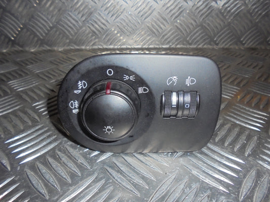 Seat Leon 1P Kontakt Lys Med OEM Nr. Ophugger Fra Seat Ophugger