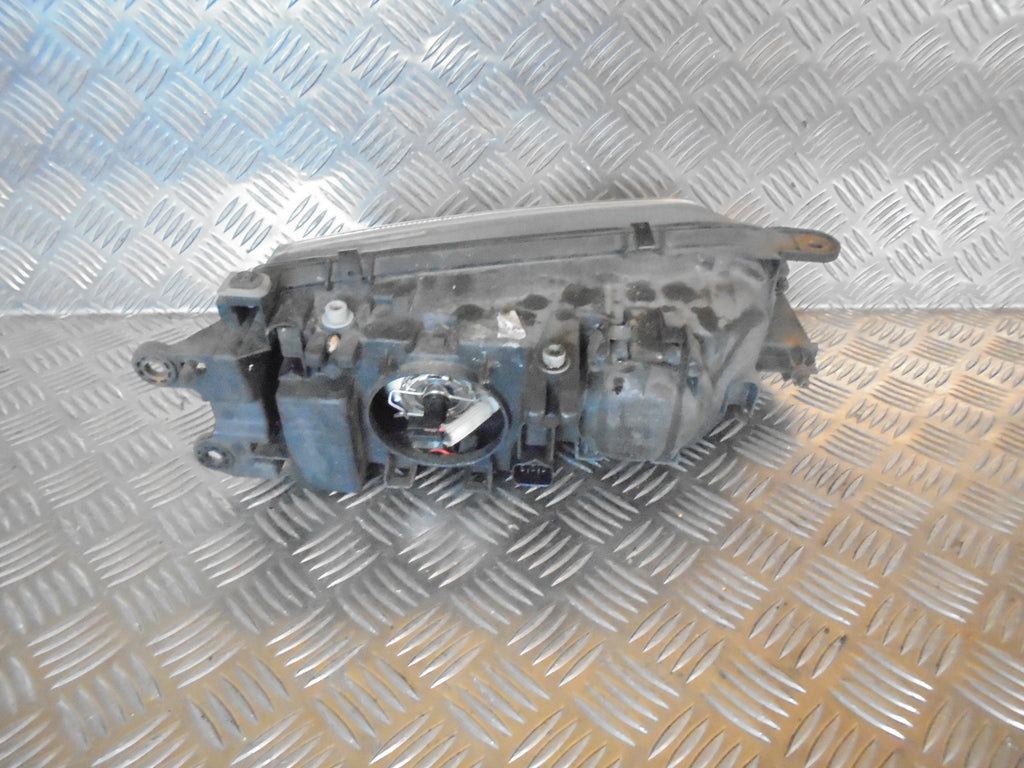 Mazda 626 Gf/Gw Forlygte Med OEM Nr. GG3E510L0 Fra Mazda Ophugger
