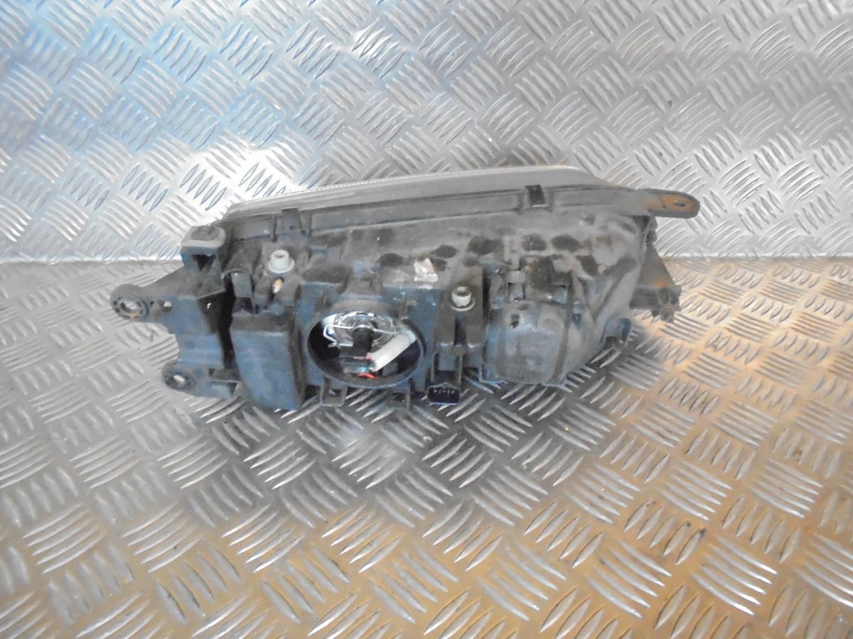 Mazda 626 Gf/Gw Forlygte Med OEM Nr. GG3E510L0 Fra Mazda Ophugger